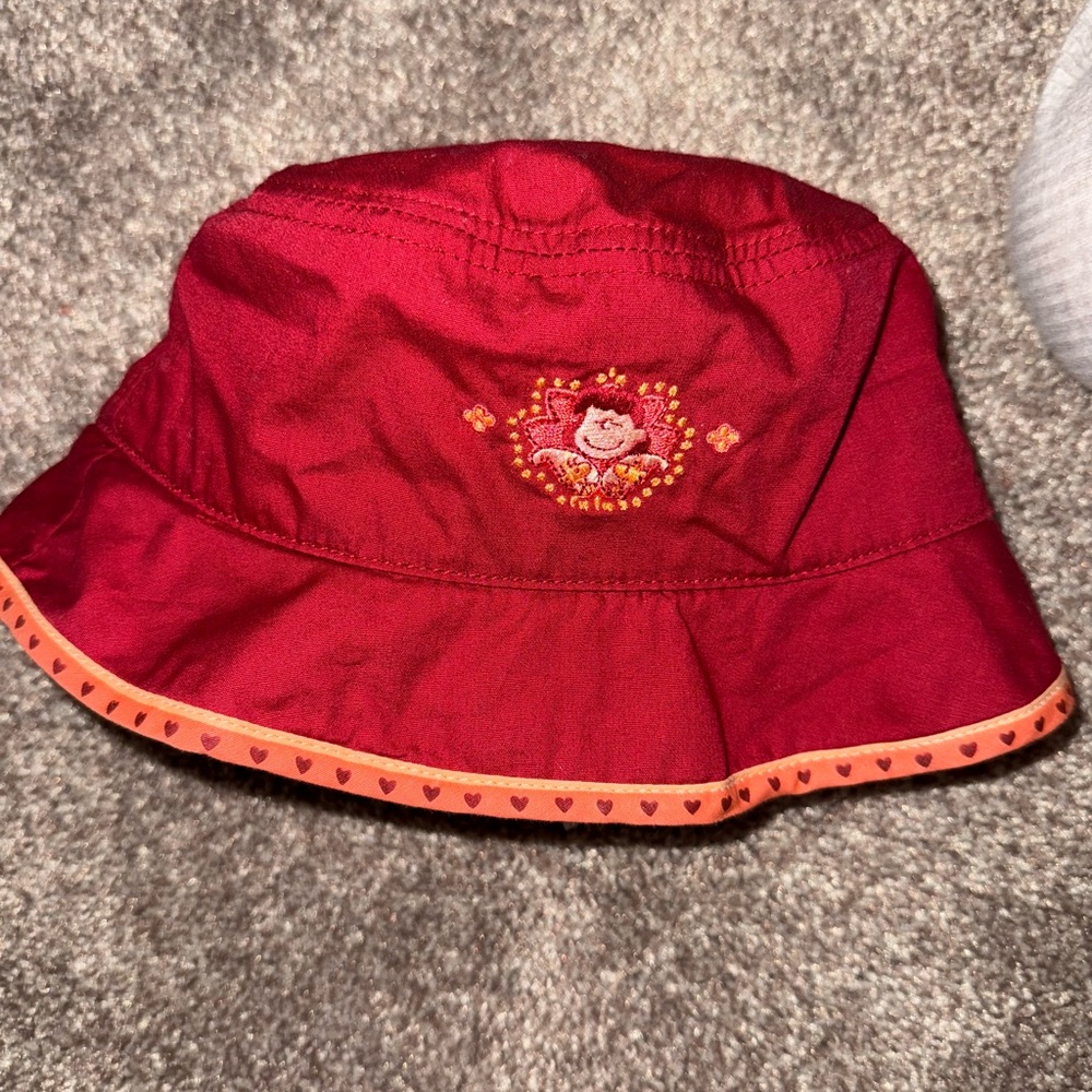 H&M x Snoopy Baby Bucket Hat (6–12M) – Red Embroidered Peanuts Hat
